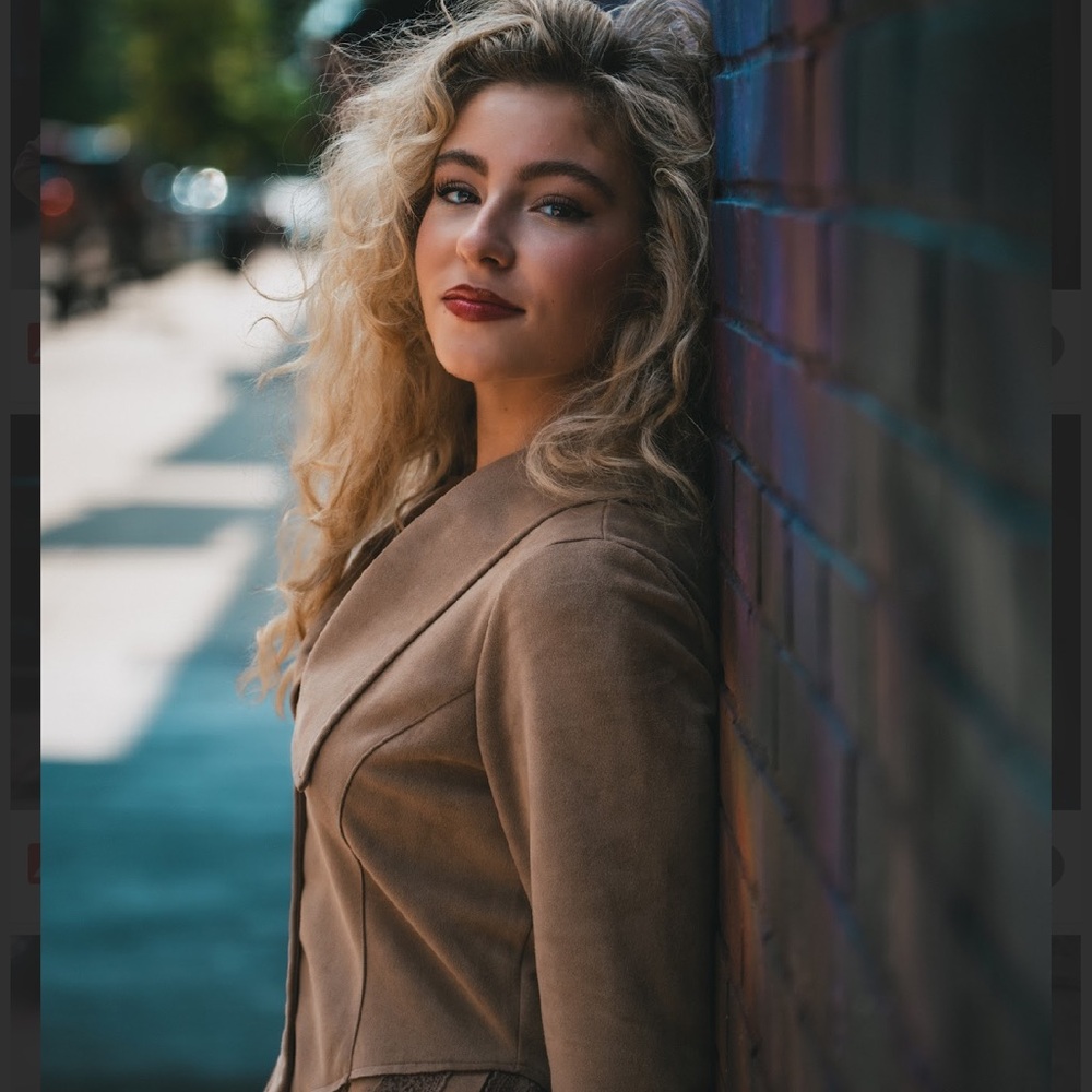 FASHION MODEL - Picture 2 of 4